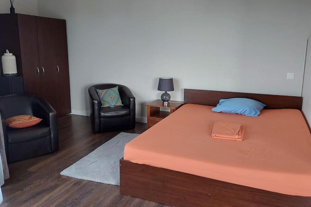 Spacious Luxury With Large Terrace